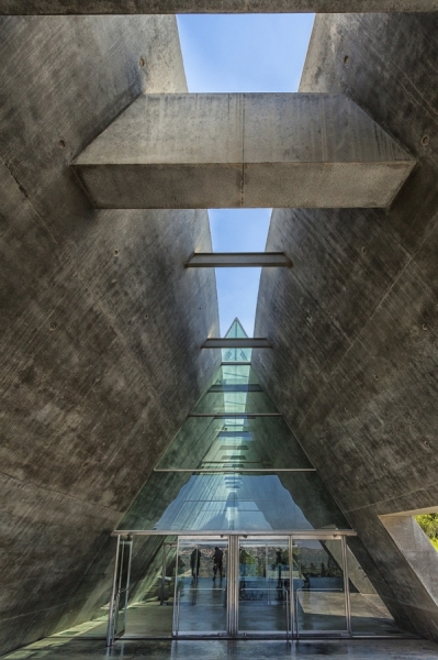 Photograph Mauro Risch Concrete Walls on One Eyeland